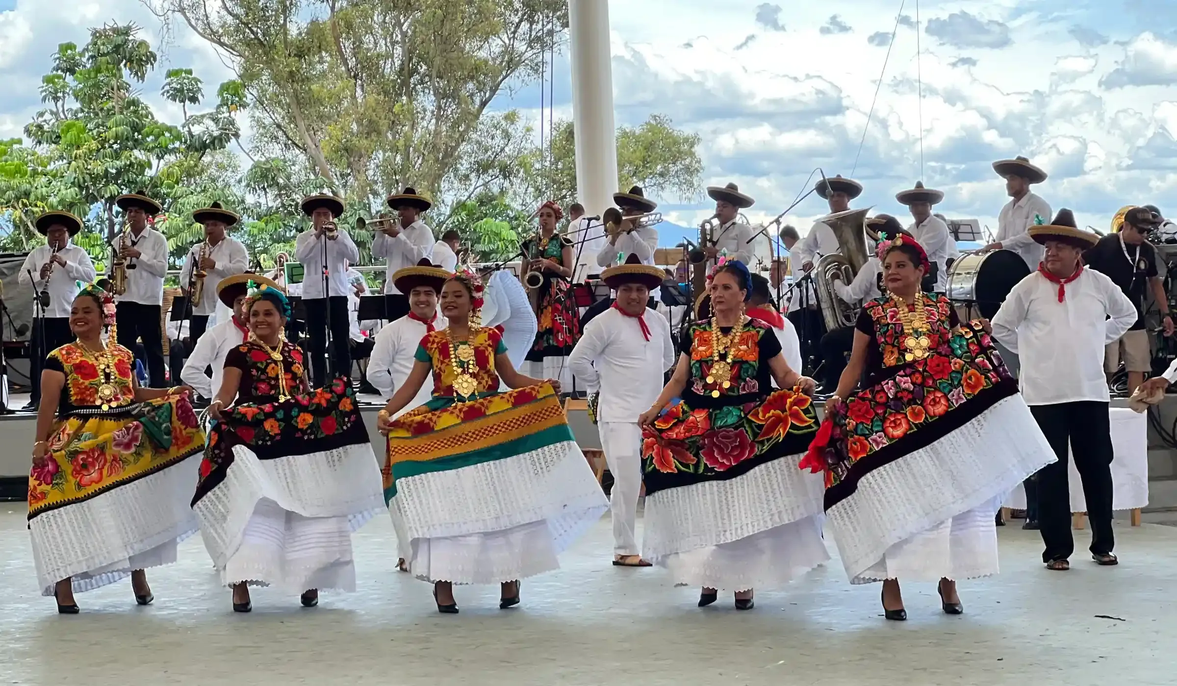 Discover Guelaguetza